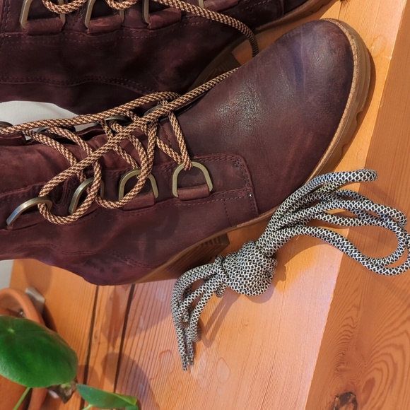 Sorel lace up boots size 7.5 - Picture 2 of 4